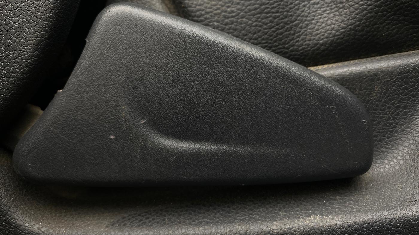 2016 Renault Kwid RXT 0.8, Petrol, Manual, 93,092 km, Driver Side Adjustment Panel
