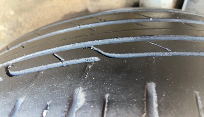 2020 KIA SONET GTX PLUS 1.0 DCT, Petrol, Automatic, 1,35,170 km, Left Rear Tyre Tread