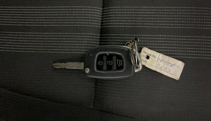 2020 Hyundai VENUE S 1.0 TURBO MT, Petrol, Manual, 97,125 km, Key Close Up