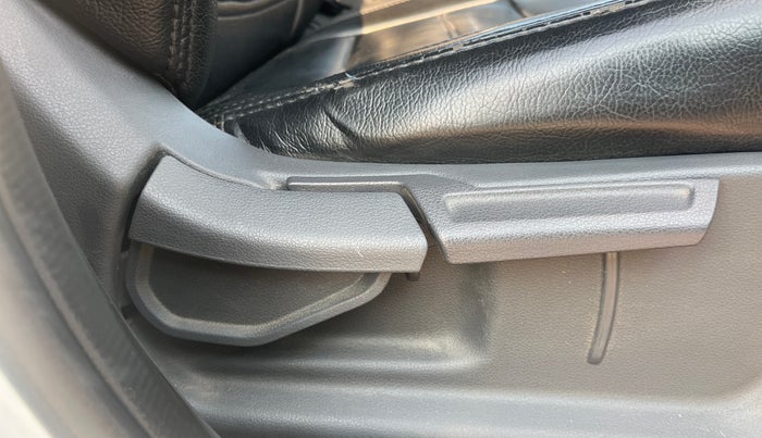 2021 Hyundai GRAND I10 NIOS ASTA 1.2 KAPPA VTVT, Petrol, Manual, 1,37,594 km, Driver Side Adjustment Panel