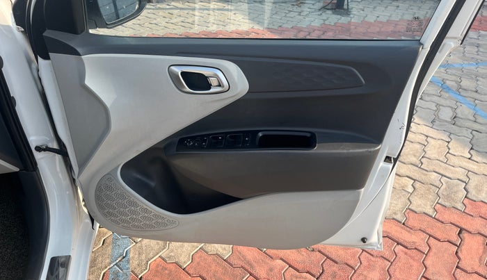 2021 Hyundai GRAND I10 NIOS ASTA 1.2 KAPPA VTVT, Petrol, Manual, 1,37,594 km, Driver Side Door Panels Control