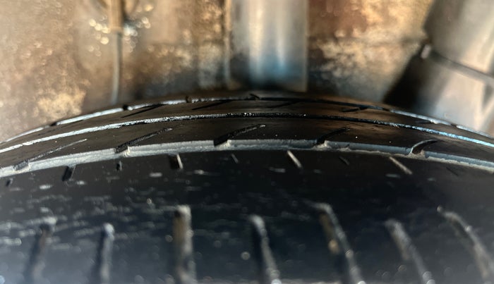 2021 Hyundai GRAND I10 NIOS ASTA 1.2 KAPPA VTVT, Petrol, Manual, 1,37,594 km, Left Rear Tyre Tread