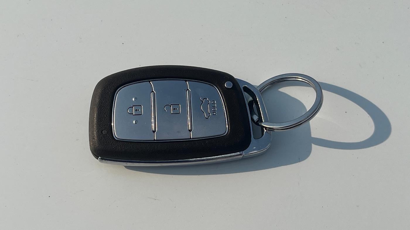2021 Hyundai GRAND I10 NIOS ASTA 1.2 KAPPA VTVT, Petrol, Manual, 1,37,594 km, Key Close Up