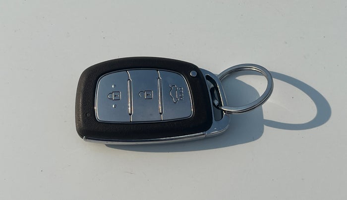 2021 Hyundai GRAND I10 NIOS ASTA 1.2 KAPPA VTVT, Petrol, Manual, 1,37,594 km, Key Close Up