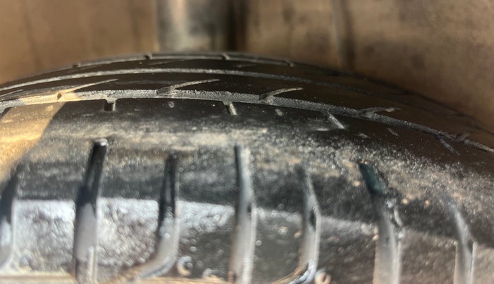 2021 Hyundai GRAND I10 NIOS ASTA 1.2 KAPPA VTVT, Petrol, Manual, 1,37,594 km, Right Rear Tyre Tread