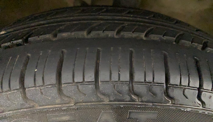 2014 Maruti Wagon R 1.0 LXI CNG, CNG, Manual, 86,447 km, Right Rear Tyre Tread