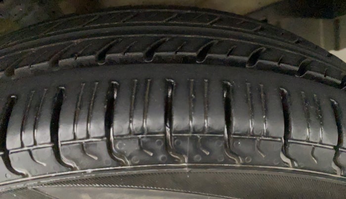 2014 Maruti Wagon R 1.0 LXI CNG, CNG, Manual, 86,447 km, Left Front Tyre Tread