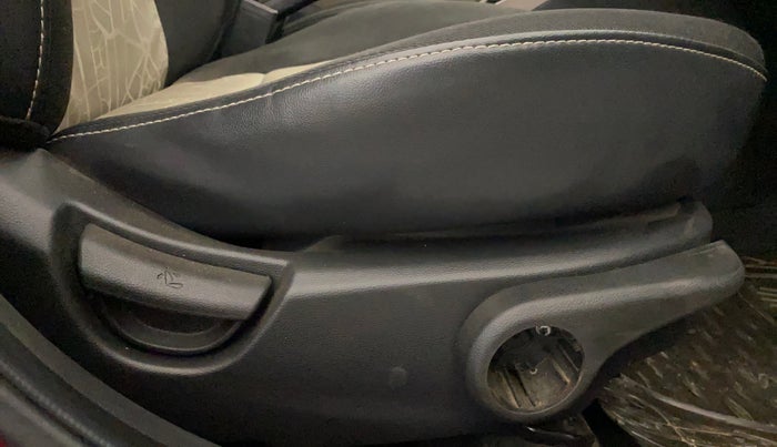 2015 Hyundai Grand i10 ASTA AT 1.2 KAPPA VTVT, Petrol, Automatic, 27,277 km, Driver Side Adjustment Panel