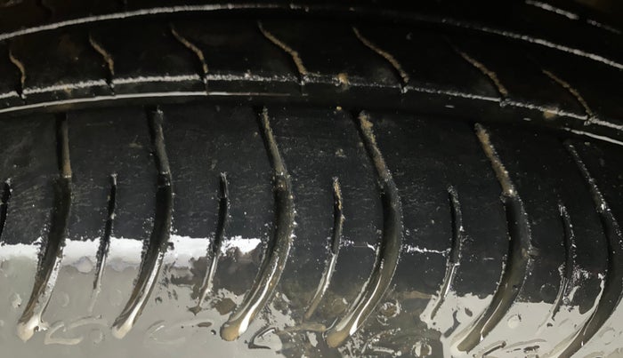 2015 Maruti Celerio VXI AMT, Petrol, Automatic, 82,209 km, Left Front Tyre Tread