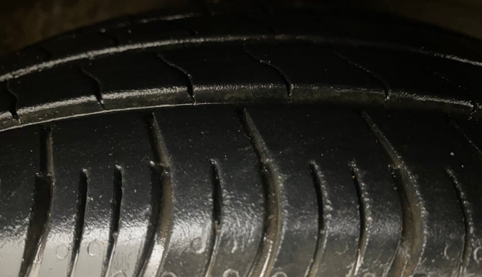 2015 Maruti Celerio VXI AMT, Petrol, Automatic, 82,209 km, Right Front Tyre Tread