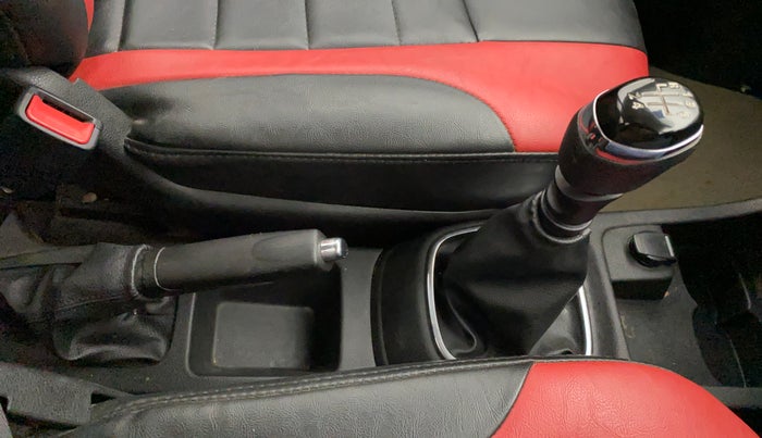 2019 Renault Kwid RXT 1.0 (O), Petrol, Manual, 18,351 km, Gear Lever