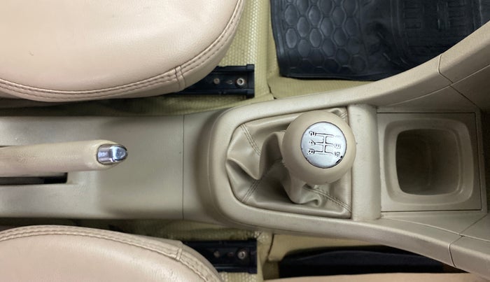 2017 Maruti Swift Dzire VXI, Petrol, Manual, 1,30,667 km, Gear Lever