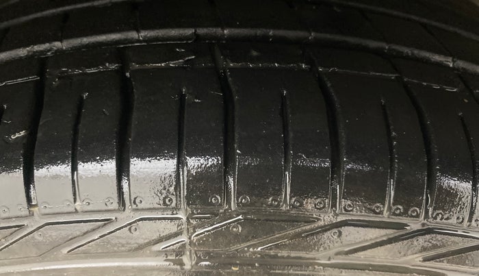 2021 Tata NEXON XMA SUNROOF PETROL, Petrol, Automatic, 50,214 km, Right Front Tyre Tread