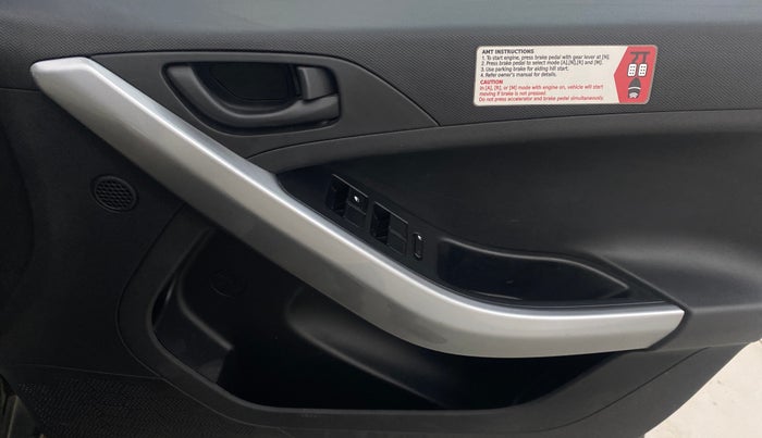 2021 Tata NEXON XMA SUNROOF PETROL, Petrol, Automatic, 50,214 km, Driver Side Door Panels Control