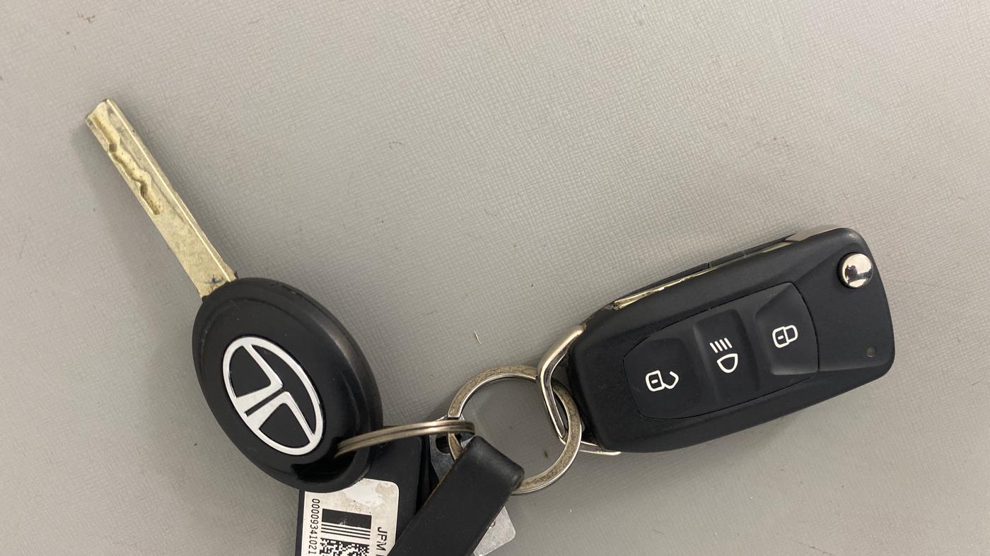 2021 Tata NEXON XMA SUNROOF PETROL, Petrol, Automatic, 50,450 km, Key Close Up
