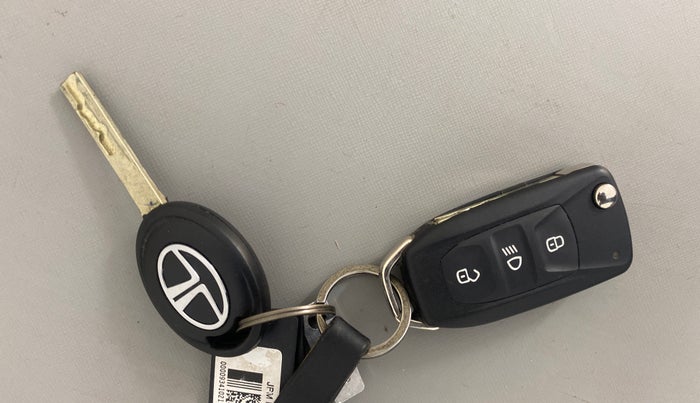 2021 Tata NEXON XMA SUNROOF PETROL, Petrol, Automatic, 50,214 km, Key Close Up