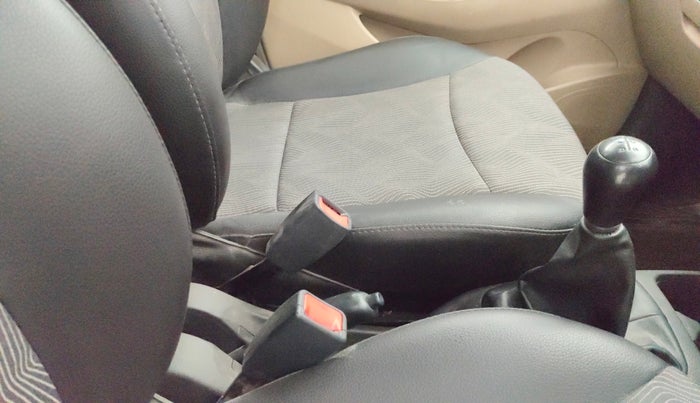 2013 Hyundai Eon SPORTZ, Petrol, Manual, 89,695 km, Gear Lever