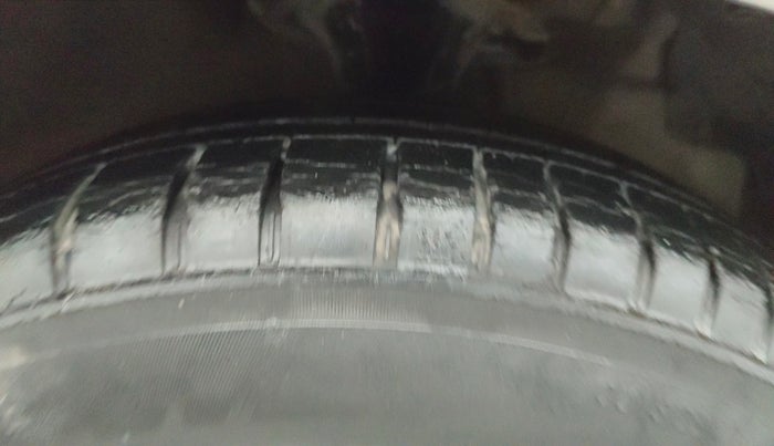 2013 Hyundai Eon SPORTZ, Petrol, Manual, 89,695 km, Right Front Tyre Tread