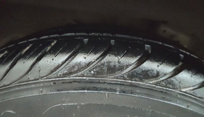 2013 Hyundai Eon SPORTZ, Petrol, Manual, 89,695 km, Right Rear Tyre Tread