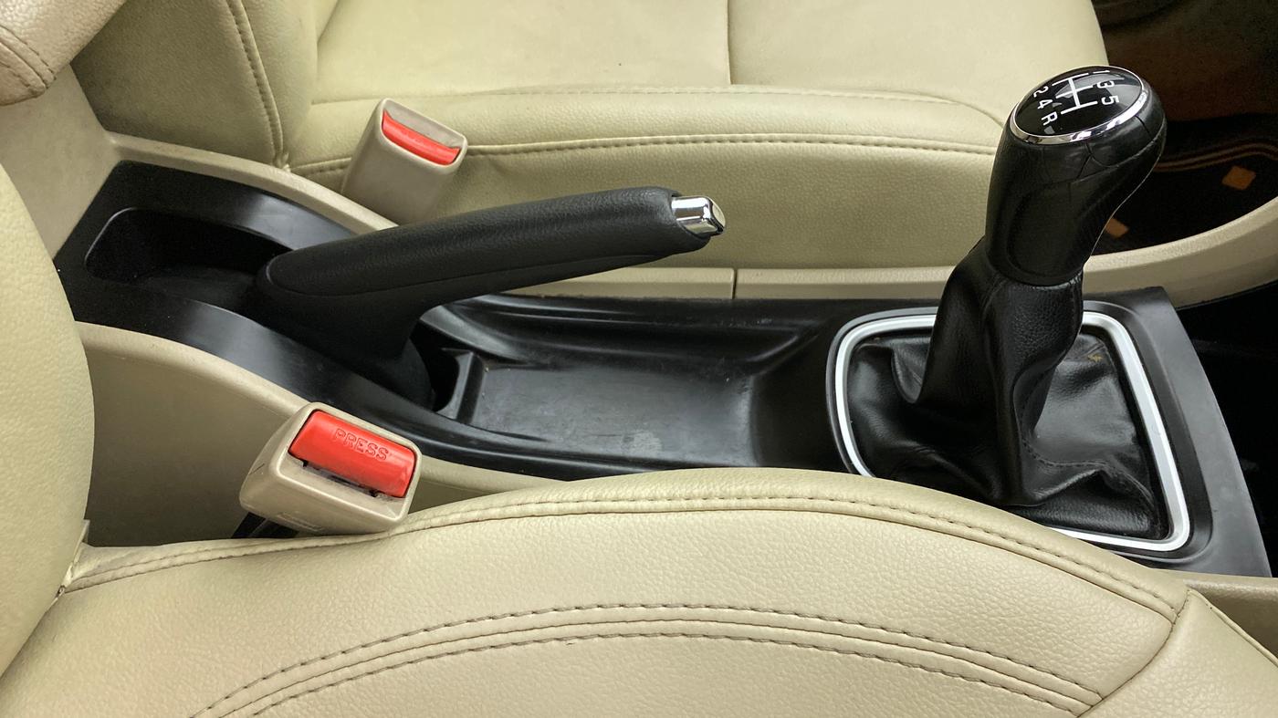 2018 Maruti Ciaz ZETA 1.4  MT PETROL, Petrol, Manual, 64,795 km, Gear Lever
