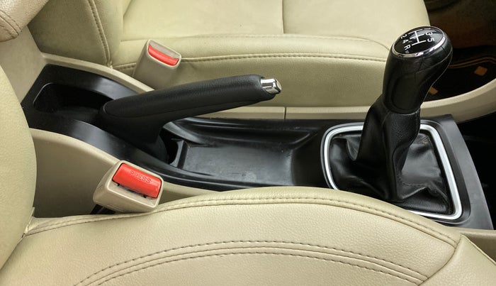 2018 Maruti Ciaz ZETA 1.4  MT PETROL, Petrol, Manual, 64,795 km, Gear Lever