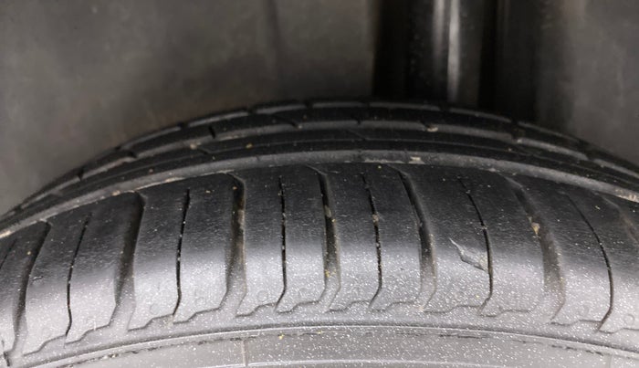 2018 Maruti Ciaz ZETA 1.4  MT PETROL, Petrol, Manual, 64,795 km, Left Rear Tyre Tread