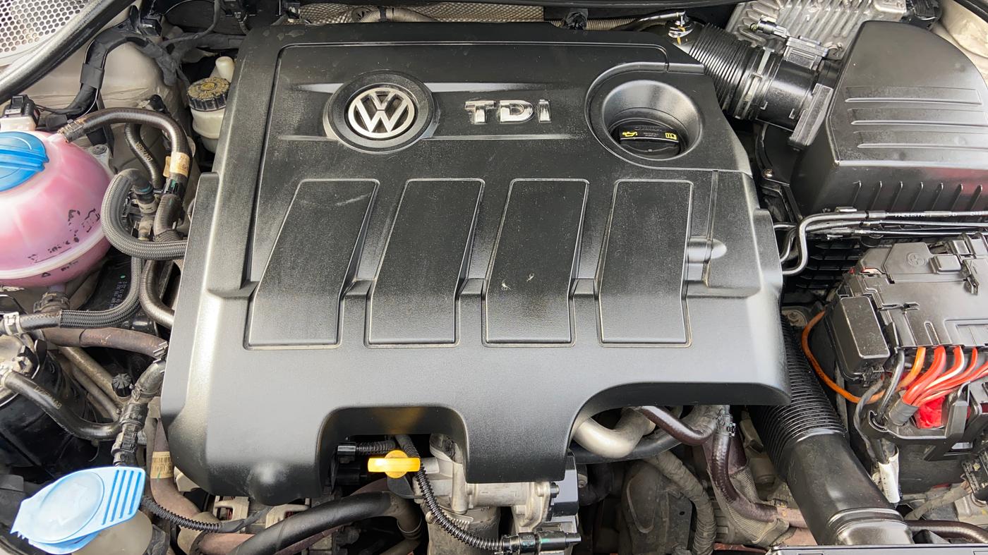 2017 Volkswagen Ameo HIGHLINE PLUS 1.5L 16 ALLOY, Diesel, Manual, 1,08,197 km, Engine View