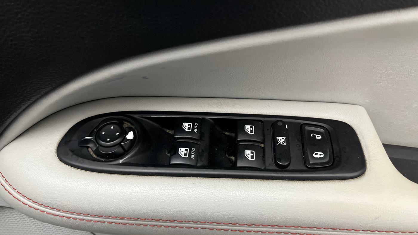 2018 Jeep Compass LIMITED PLUS PETROL AT, Petrol, Automatic, 94,720 km, Driver Side Door Panels Control