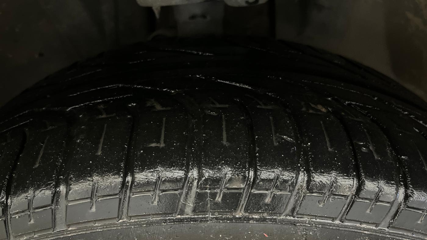 2018 Jeep Compass LIMITED PLUS PETROL AT, Petrol, Automatic, 94,720 km, Right Front Tyre Tread
