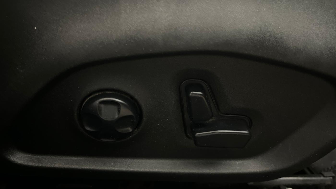2018 Jeep Compass LIMITED PLUS PETROL AT, Petrol, Automatic, 94,720 km, Driver Side Adjustment Panel