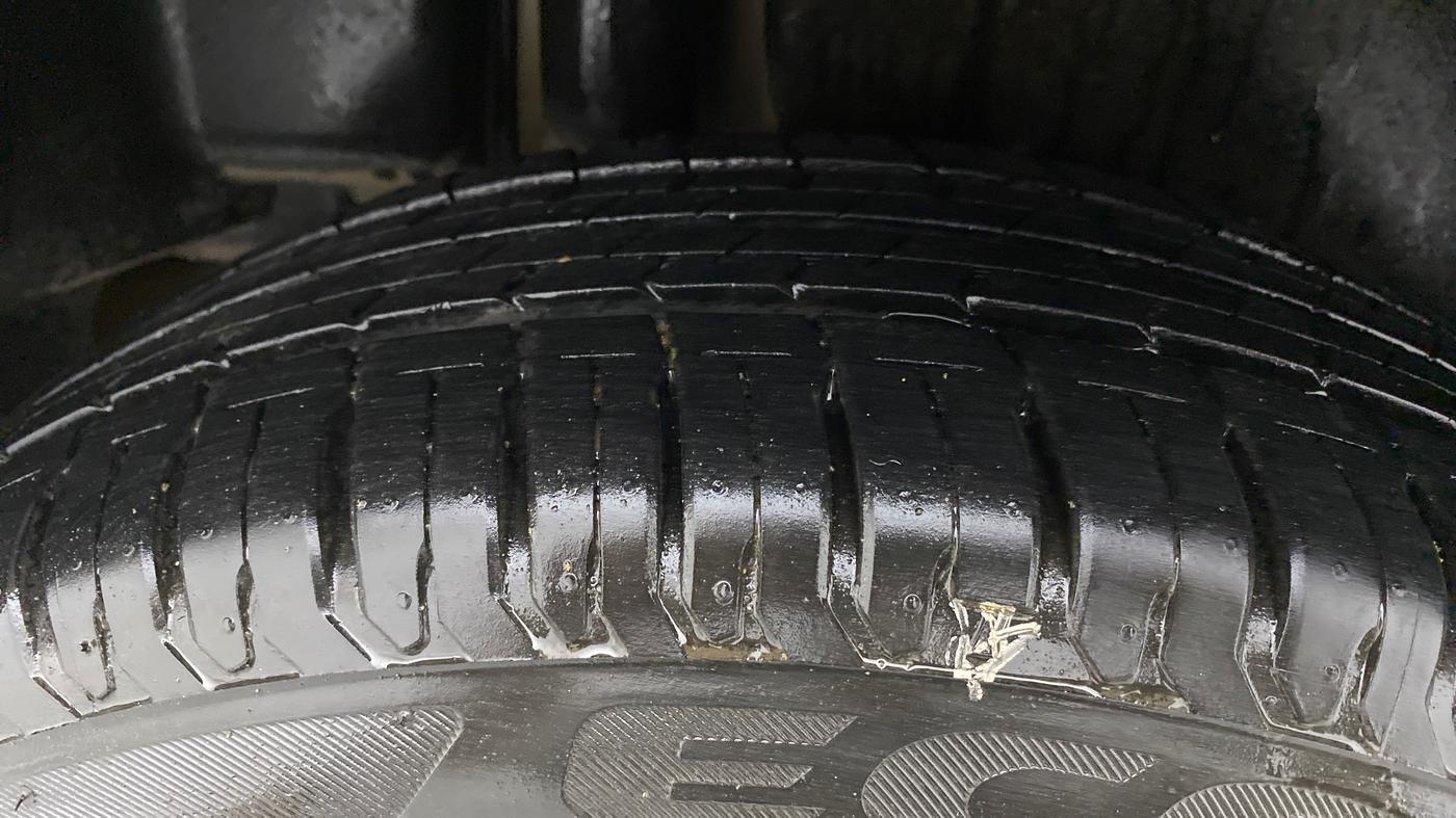 2016 Maruti Ciaz VXI, Petrol, Manual, 69,827 km, Right Rear Tyre Tread