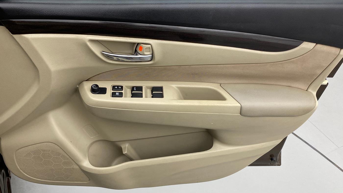 2016 Maruti Ciaz VXI, Petrol, Manual, 69,827 km, Driver Side Door Panels Control