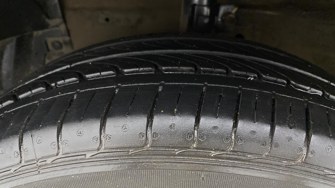 2016 Maruti Ciaz VXI, Petrol, Manual, 69,827 km, Left Front Tyre Tread