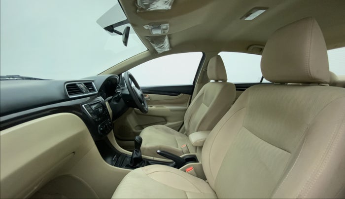 2016 Maruti Ciaz VXI, Petrol, Manual, 69,827 km, Right Side Front Door Cabin
