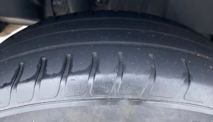 2018 Maruti Swift VXI ABS, Petrol, Manual, 28,686 km, Right Rear Tyre Tread