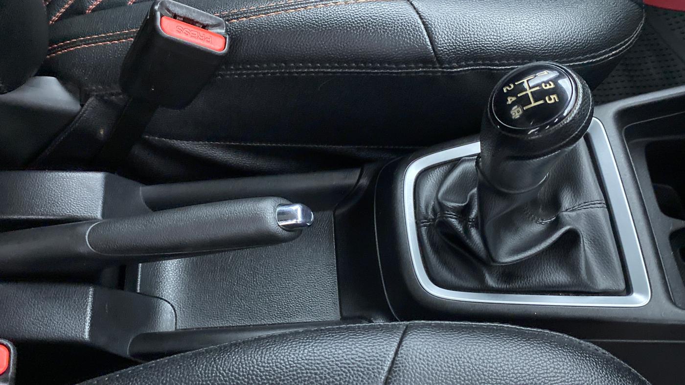2018 Maruti Swift VXI ABS, Petrol, Manual, 28,686 km, Gear Lever