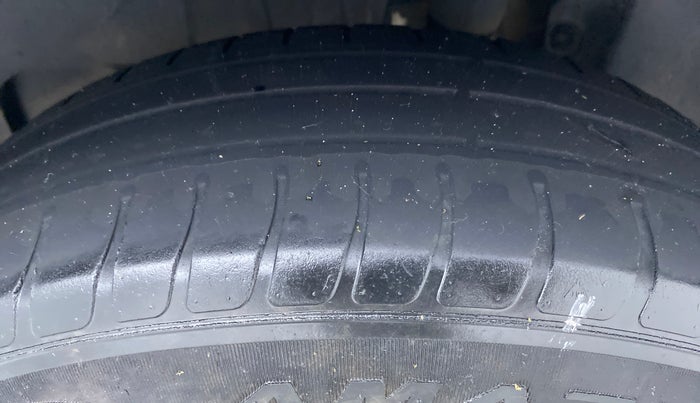 2018 Maruti Swift VXI ABS, Petrol, Manual, 28,686 km, Left Rear Tyre Tread