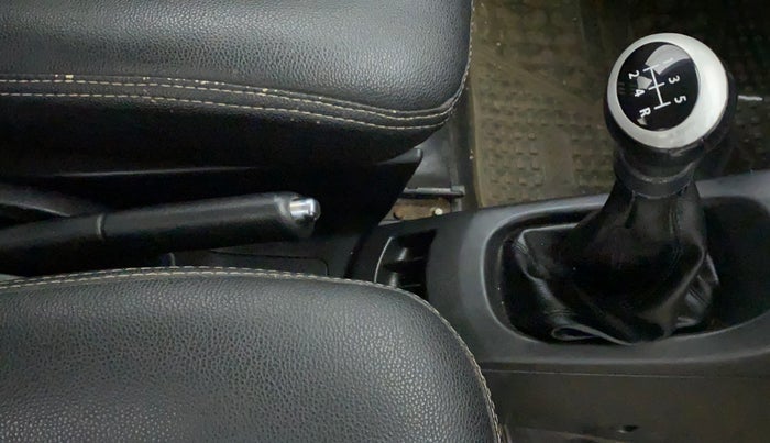 2017 Maruti Wagon R 1.0 VXI, Petrol, Manual, 84,184 km, Gear Lever