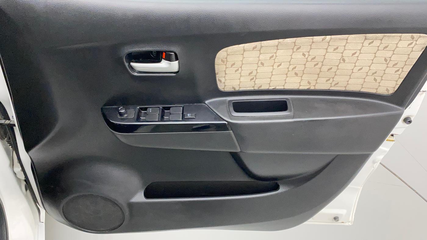 2017 Maruti Wagon R 1.0 VXI, Petrol, Manual, 84,184 km, Driver Side Door Panels Control