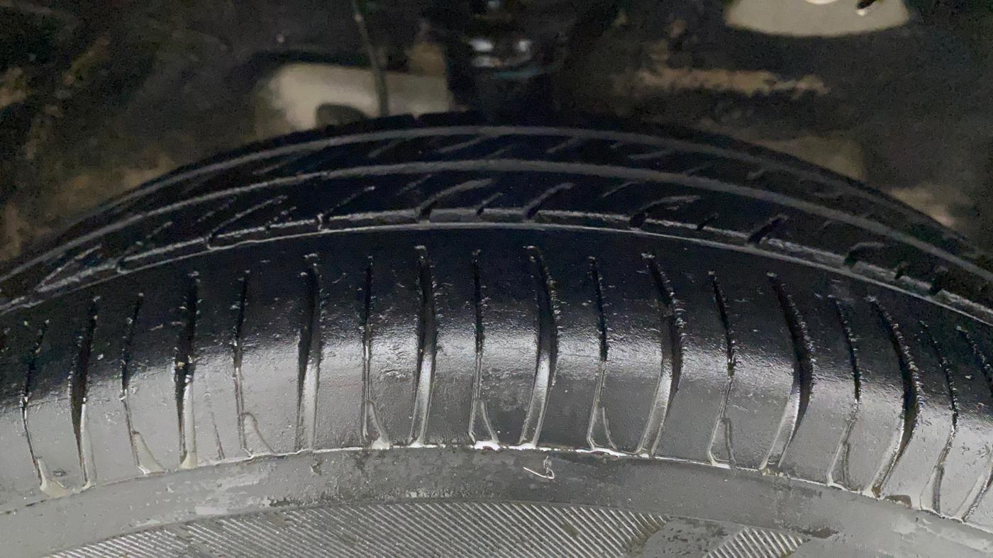 2017 Maruti Wagon R 1.0 VXI, Petrol, Manual, 84,184 km, Right Front Tyre Tread