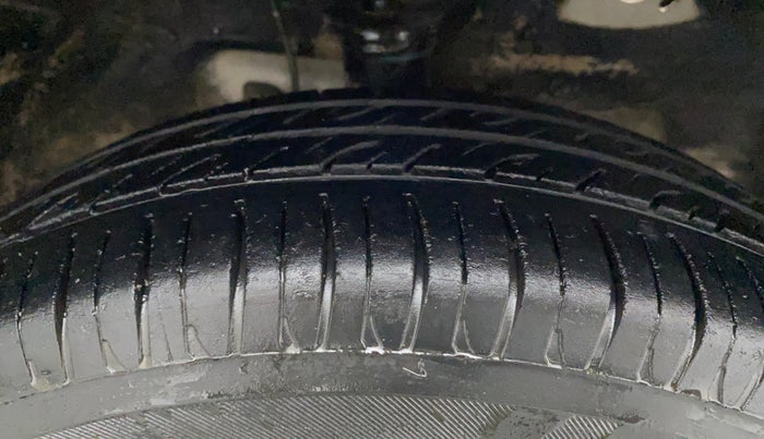 2017 Maruti Wagon R 1.0 VXI, Petrol, Manual, 84,184 km, Right Front Tyre Tread