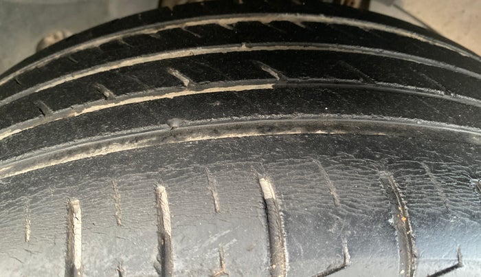 2013 Nissan Terrano XV 85 PS DIESEL, Diesel, Manual, 98,076 km, Right Front Tyre Tread