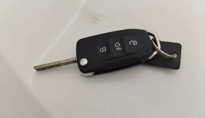 2022 Tata Tiago XT CNG, CNG, Manual, 38,996 km, Key Close Up