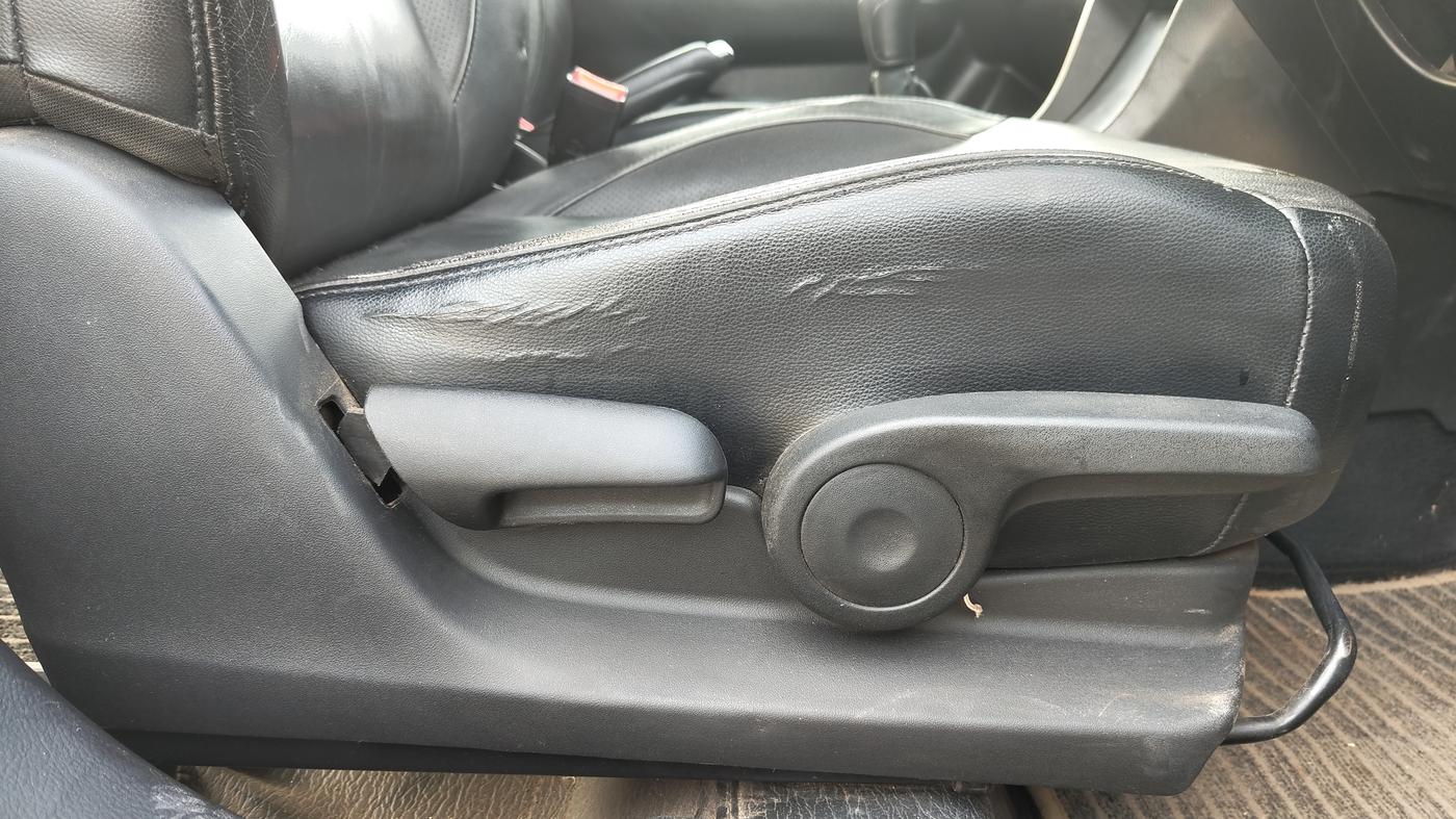 2017 Maruti Ciaz ZDI+ SHVS RS, Diesel, Manual, 93,401 km, Driver Side Adjustment Panel