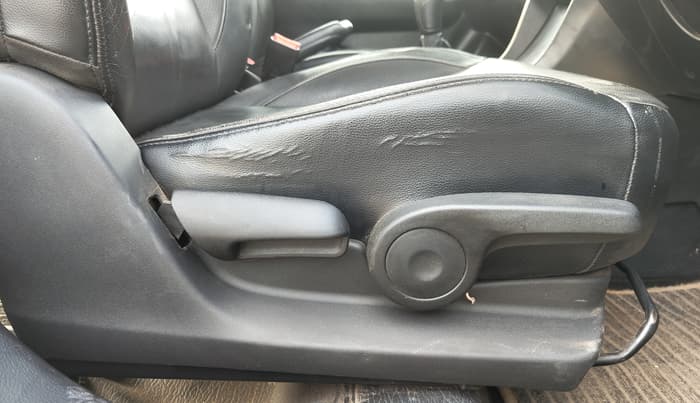 2017 Maruti Ciaz ZDI+ SHVS RS, Diesel, Manual, 93,401 km, Driver Side Adjustment Panel