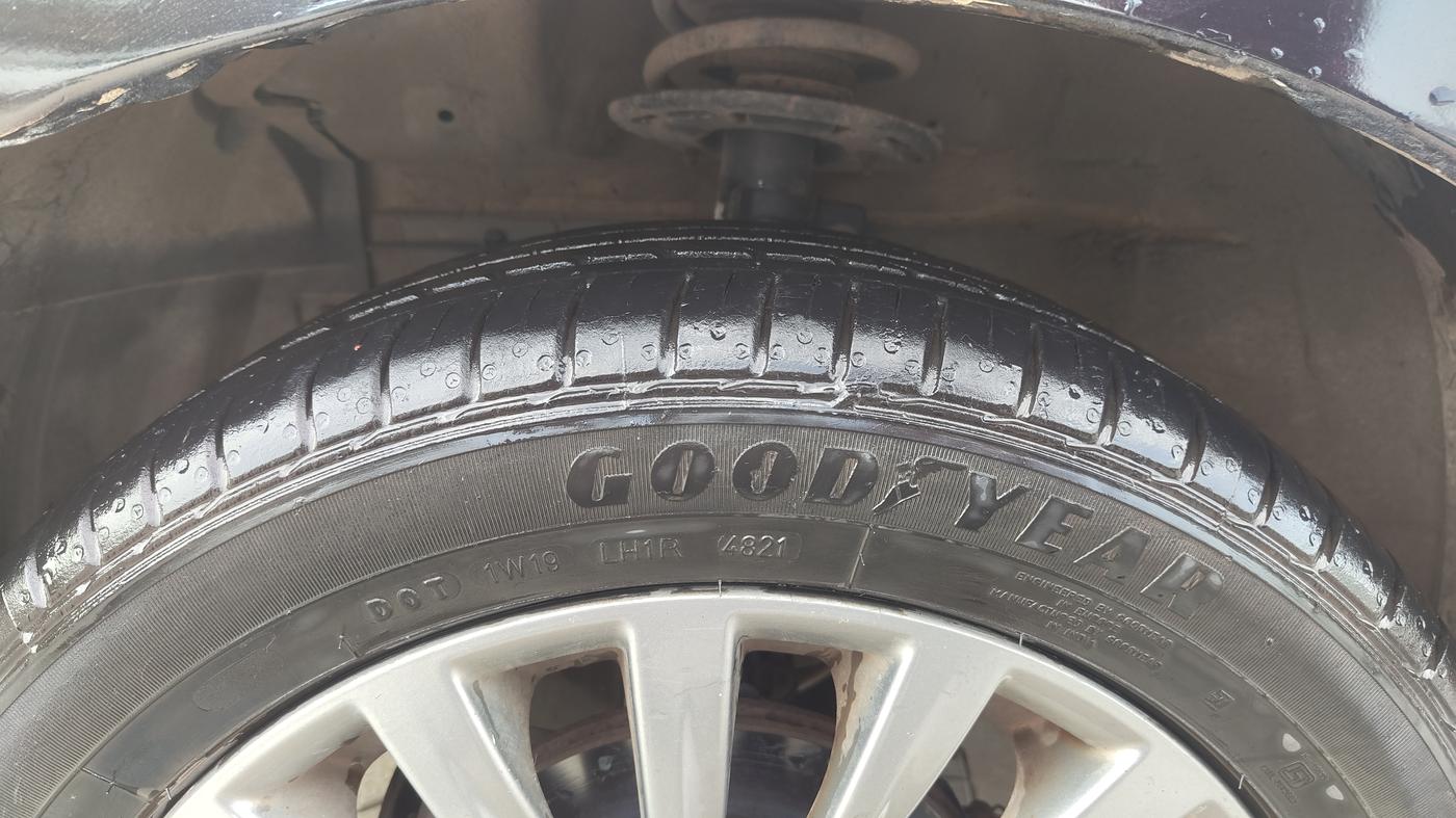 2017 Maruti Ciaz ZDI+ SHVS RS, Diesel, Manual, 93,401 km, Left Front Tyre Tread
