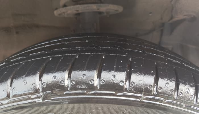 2017 Maruti Ciaz ZDI+ SHVS RS, Diesel, Manual, 93,401 km, Right Front Tyre Tread
