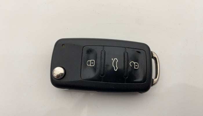 2017 Volkswagen Ameo HIGHLINE1.2L, Petrol, Manual, 1,02,380 km, Key Close Up