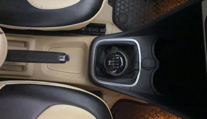 2017 Volkswagen Ameo HIGHLINE1.2L, Petrol, Manual, 1,02,380 km, Gear Lever