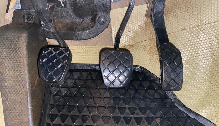 2017 Volkswagen Ameo HIGHLINE1.2L, Petrol, Manual, 1,02,380 km, Pedals